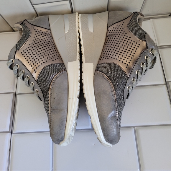 CESTFINI Womens Gray Metallic Wedge Heel Fashion Sneaker 2 in Heel - Picture 2 of 10